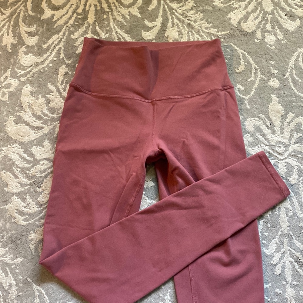 ALO dusty pink legging. Full length.